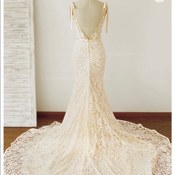 Wedding dress - Picture 3 of 3